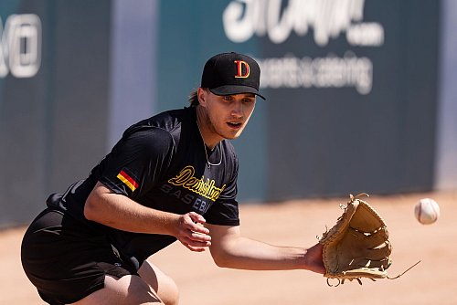 Hofft mit dem deutschen Team auf die Qualifikation für die Baseball-WM: Jaden Agassi. - © Thomas Schönenborn/dpa