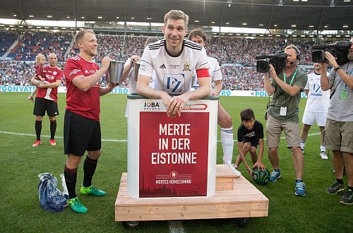 Sein Eistonnen-Spruch ist legendär: Per Mertesacker. (Archivbild) - © Julian Stratenschulte/dpa