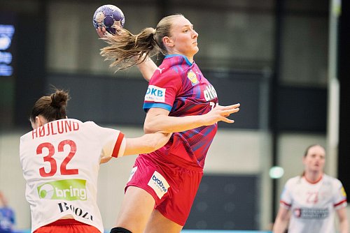 War eine wichtige Stütze beim Sieg der deutschen Handballerinnen gegen Dänemark: Rückraumspielerin Viola Leuchter. - © Frank Cilius/Ritzau Scanpix Foto via AP/dpa