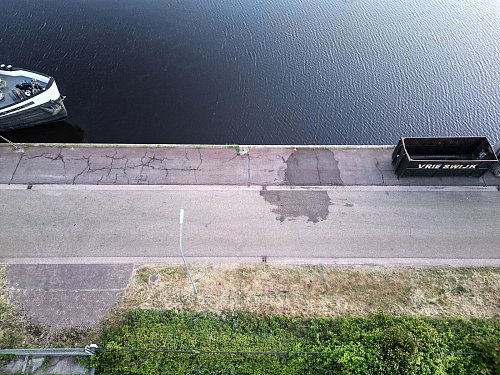 In dem geborgenen Auto wurden die Leichen der Kinder und des Vaters gefunden. - © Lars Penning/dpa