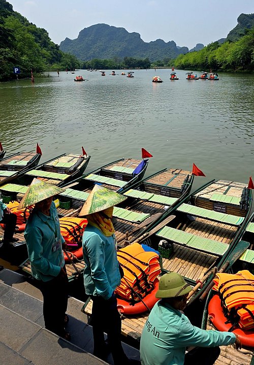 Hier geht die Tour los: Bootsanleger von Tràng An. - © Bettina Haagen/dpa-tmn