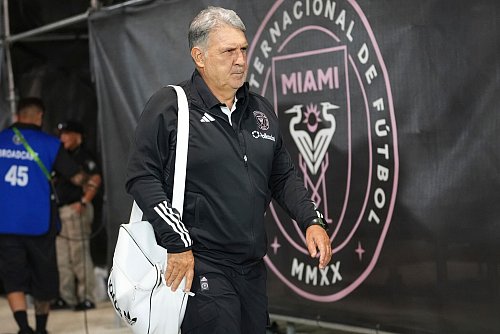 Nach knapp anderthalb Jahren verlässt Martino Inter Miami wieder. - © Lynne Sladky/AP/dpa