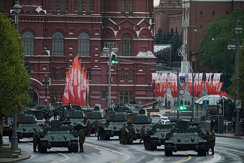 Mit einer großen Militärparade begeht Russland den 80. Jahrestag des Sieges im Zweiten Weltkrieg. - © Pavel Bednyakov/AP/dpa
