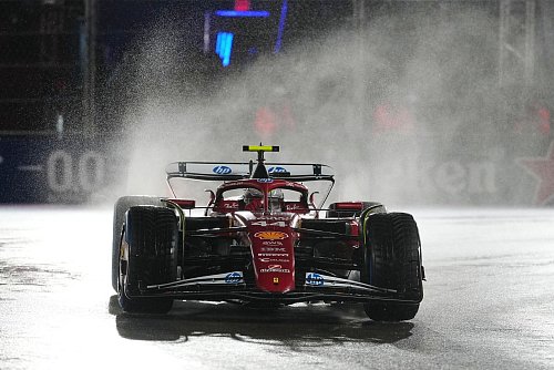 Für Ferrari-Pilot Lewis Hamilton lief gar nichts zusammen, er wurde Letzter. - © Eric Gay/AP/dpa