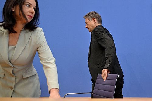 Robert Habeck (Grüne) strebt erst einmal kein führendes Parteiamt mehr an. - © Sören Stache/dpa