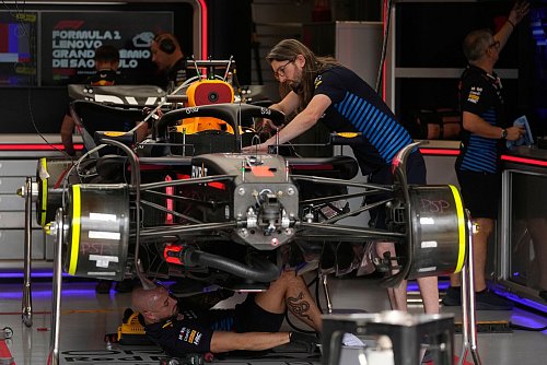 Ein neuer Motor für den Red Bull - dafür gibt es aber eine Strafe. - © Andre Penner/AP/dpa