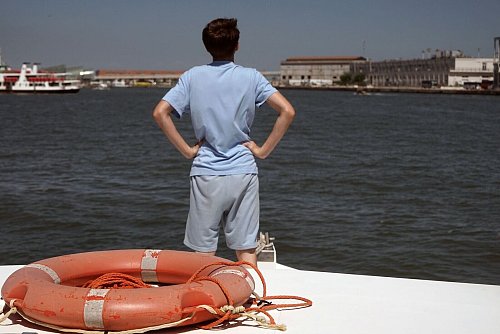Venedig, wir kommen: Mit dem Hausboot darf man die Lagunenstadt entlang der Kanäle umrunden. - © Stefan Weißenborn/dpa-tmn
