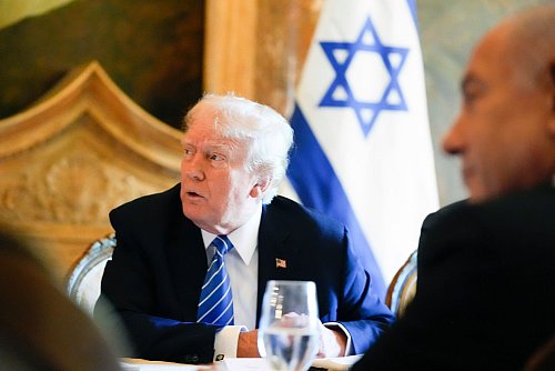Netanjahu könnte der erste ausländische Regierungschef sein, den Trump in seiner zweiten Amtszeit als Präsident empfängt. (Archivbild) - © Alex Brandon/AP/dpa