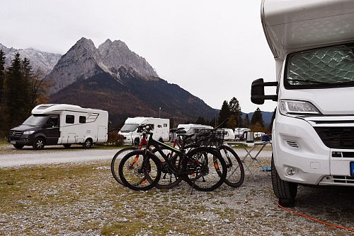 Campen liegt ganzjährig im Trend. (Archivbild) - © Angelika Warmuth/dpa/dpa-tmn