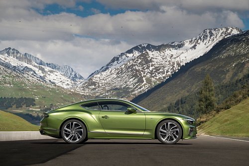 Klassische GT-Linie: Lange Haube und vergleichsweise kurzes, muskulöses Heck. - © Bentley/dpa-tmn