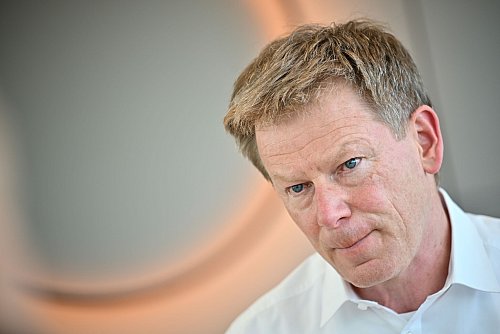 Das laufende Jahr war nach Ansicht von Bahnchef Richard Lutz geprägt von großen Fortschritten bei der Wirtschaftlichkeit - die sich in der für Fahrgäste wichtigen Pünktlichkeit der Züge aber nicht niedergeschlagen haben. (Archivbild) - © Sebastian Gollnow/dpa