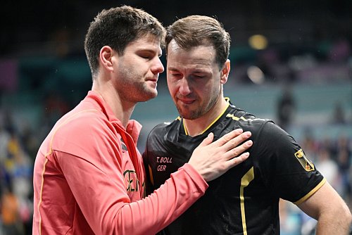 Freunde, Gegner, Teamkollegen: Dimitrij Ovtcharov und Timo Boll. - © Marijan Murat/dpa
