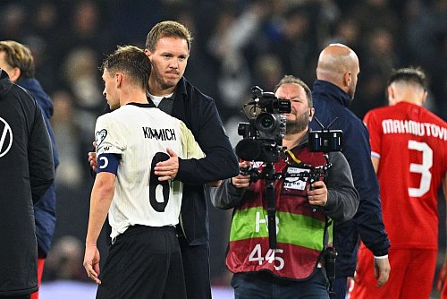 Nagelsmann und Kimmich sind nach dem Spiel gegen Luxemburg zufrieden. - © Tom Weller/dpa