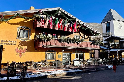 Der frühere österreichische Skirennläufer Josef «Pepi» Gramshammer baute sein Hotel im typischen Alpenstil in die Rocky Mountains und wurde damit zum Trendsetter. - © Bernhard Krieger/dpa-tmn