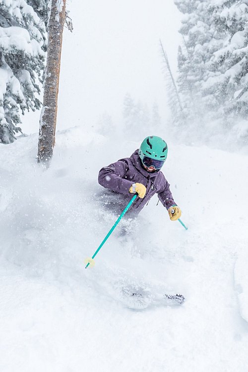 Aspen und Vail: Beide wollen Wintersportler mit bestens präparierten Pisten, anspruchsvollen Geländeabfahrten durch Wälder und traumhaftem Schnee locken. - © Eric Dunn/Vail SKi Resort/dpa-tmn