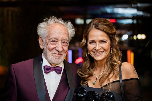 Seit 2022 verheiratet: Dieter Hallervorden und seine Frau Christiane. - © Christoph Soeder/dpa