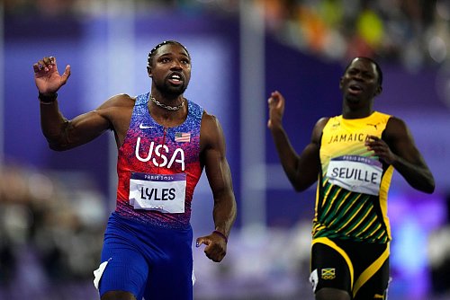 Noah Lyles (l) gewann das 100-Meter-Finale ganz knapp. - © Petr David Josek/AP