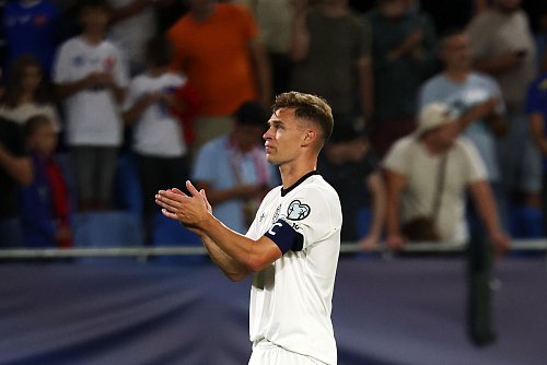 Joshua Kimmich findet nach der Niederlage in Bratislava klare Worte. - © Christian Charisius/dpa