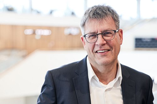 Thomas Weikert richtet sich mit einem Wahlaufruf an die Bürgerinnen und Bürger. - © Christian Charisius/dpa