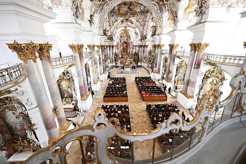 Der ökumenische Gottesdienst wurde von den Bischöfen Klaus Krämer, der Diözese Rottenburg-Stuttgart, und Gohl gehalten. - © Bernd Weißbrod/dpa