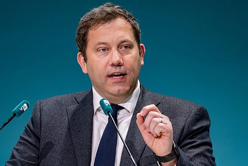 Vizekanzler Klingbeil bleibt beim Rentenpaket hart. - © Fabian Sommer/dpa