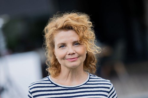 Die Schauspielerin spielt sich selbst - als Annette Frier. (Archivbild) - © Rolf Vennenbernd/dpa