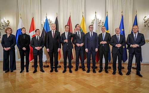 Die Ostsee-Anrainer unter den Nato-Staaten wollen die kritische Infrastruktur in dem Meer besser schützen. - © Kay Nietfeld/dpa