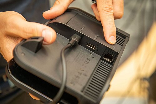 Das Switch-2-Dock bringt einen LAN-Port mit, kann also per Kabel ans Netzwerk angeschlossen werden. - © Christin Klose/dpa-tmn