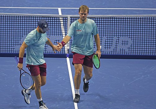 Tim Pütz (l) und Kevin Krawietz verlieren zum Start in die ATP Finals - © Felice Calabro/IPA via ZUMA Press/dpa