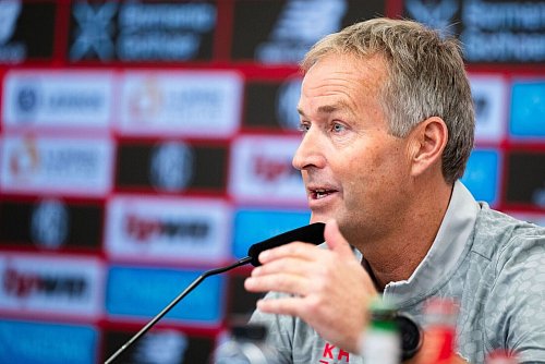 Kasper Hjulmand hat in Leverkusen viel Arbeit. - © Marius Becker/dpa