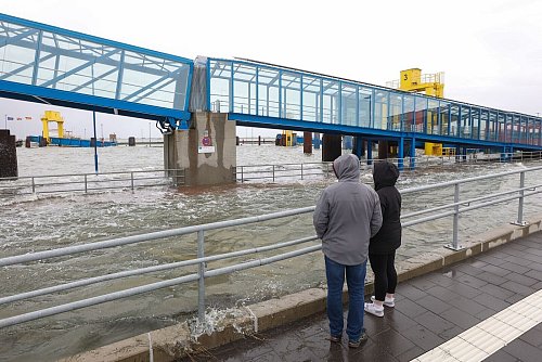 Der Fährverkehr war beeinträchtigt - © Bodo Marks/dpa