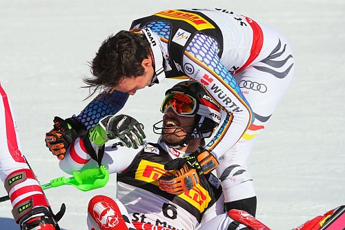 Rivalen, aber auch Freunde: Felix Neureuther (oben) und Marcel Hirscher. - © Michael Kappeler/dpa