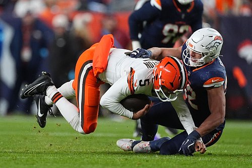 Jameis Winston hatte lange ein starkes Spiel und ging am Ende dennoch als Verlierer vom Feld. - © David Zalubowski/AP/dpa