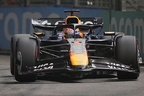 Gelingt Titelverteidiger Max Verstappen der erste Sieg in Singapur? - © Vincent Thian/AP/dpa