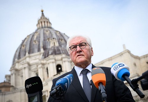 Der Bundespräsident berichtete von seiner Privataudienz mit Papst Leo XIV. - © Bernd von Jutrczenka/dpa