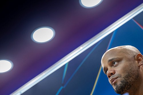 Der Bayern-Coach erklärt, dass jeder seine Einsatzzeit bekommen werde. - © Peter Kneffel/dpa