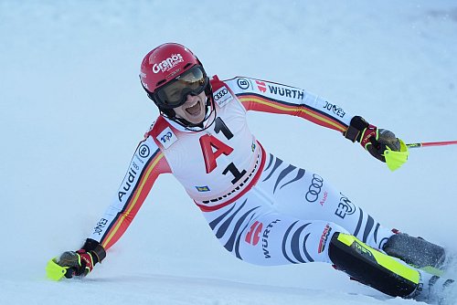 Lena Dürr fährt seit Jahren beständig auf Slalom-Podien: Gelingt ihr in diesem Winter die Olympia-Revanche? (Archivfoto) - © Giovanni Auletta/AP/dpa