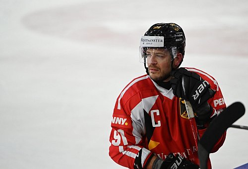 Kapitän und Routinier Moritz Müller unterstrich trotz seines Alters seinen Wert. - © Markus Lenhardt/dpa