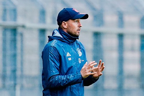 Sebastian Hoeneß feierte einst die Drittliga-Meisterschaft mit den Bayern-Amateuren. - © Uwe Anspach/dpa