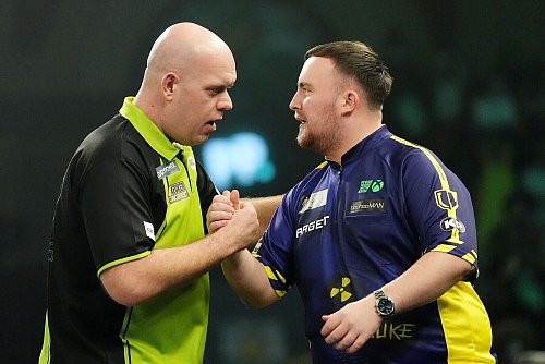 Wer hat die Hosen voll? Van Gerwen selbst sagt, er nicht. - © Zac Goodwin/PA Wire/dpa