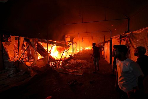 Der Sprecher des Nationalen Sicherheitsrats der USA spricht nach dem israelischen Angriff auf ein Klinik-Gelände von «entsetzlichen» Bildern. - © Abdel Kareem Hana/AP/dpa