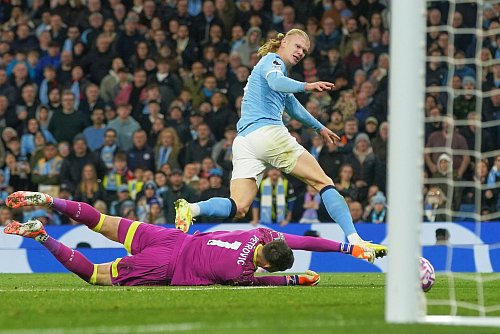 Erling Haaland trifft beim Sieg gegen Bournemouth doppelt. - © Ian Hodgson/AP/dpa