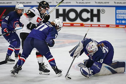 Zum Auftakt gab es für die Eishockey-Nationalmannschaft der Frauen einen Erfolg gegen Frankreich. - © Daniel Karmann/dpa