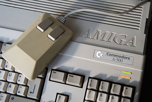 1985 startete Commodore mit dem teuren Amiga 1000. 1987 wurden dann auch der günstigere Amiga 500 (Bild) vorgestellt. - © Andrea Warnecke/dpa-tmn