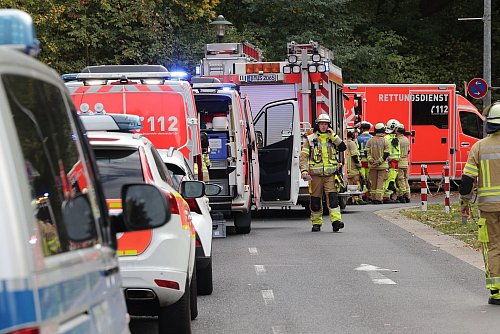 Die Polizei sperrte in einem Radius von rund 100 Metern das Gelände. - © David Young/dpa