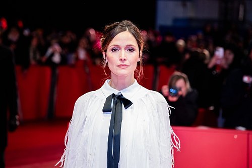 Rose Byrne kann auf einen Preis hoffen. (Archivbild) - © Christoph Soeder/dpa