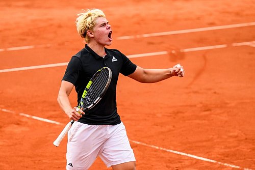 Diego Dedura-Palomero bejubelt seinen Tennis-Coup in München. - © Tom Weller/dpa
