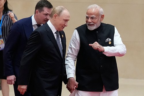 Kremlchef Wladimir Putin spricht sich für eine neue Weltordnung aus beim Gipfel der Shanghaier Organisation für Zusammenarbeit. - © Suo Takekuma/Pool Kyodo News/AP/dpa
