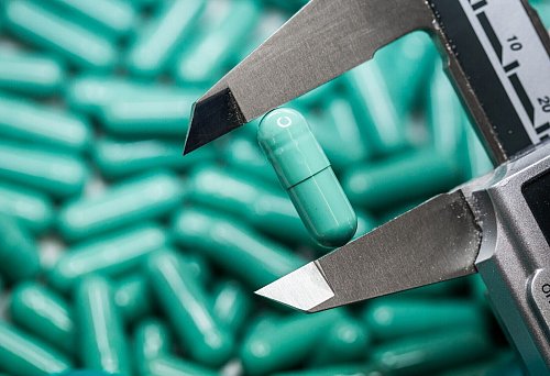 Die deutsche Pharmabranche profitiert von starken Exportgeschäften (Archivbild) - © Frank Rumpenhorst/dpa