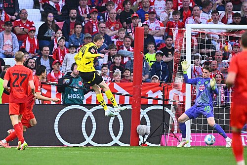 Maxi Beier köpfte zur BVB-Führung ein. - © Tom Weller/dpa